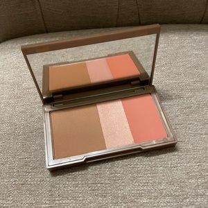 Urban Decay Naked Flushed palette in shade streak